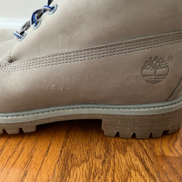 Grey/taupe Timberland boots - Picture 4 of 11